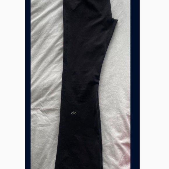 ALO 7/8 airbrush high-waist 7/8 bootcut legging size, size M (black) - Picture 3 of 4